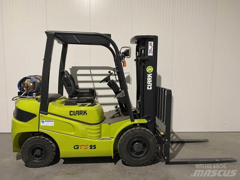 Clark GTS25 天然气叉车