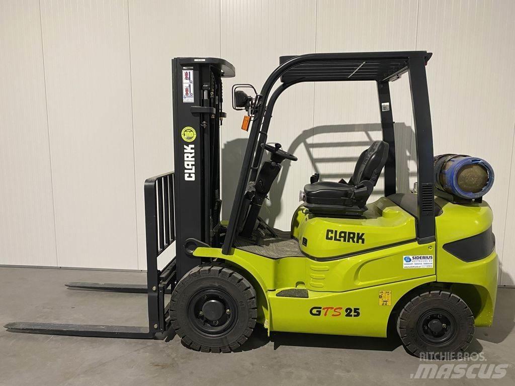 Clark GTS25 天然气叉车