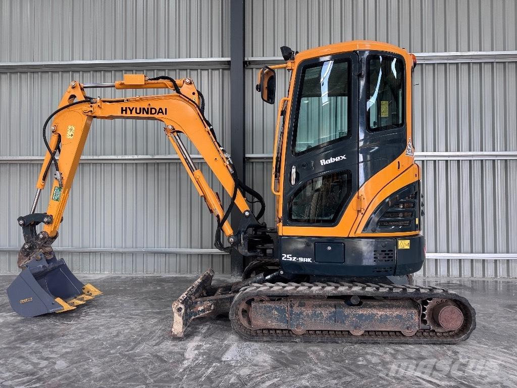 Hyundai R25Z-9 AK 小型挖掘机
