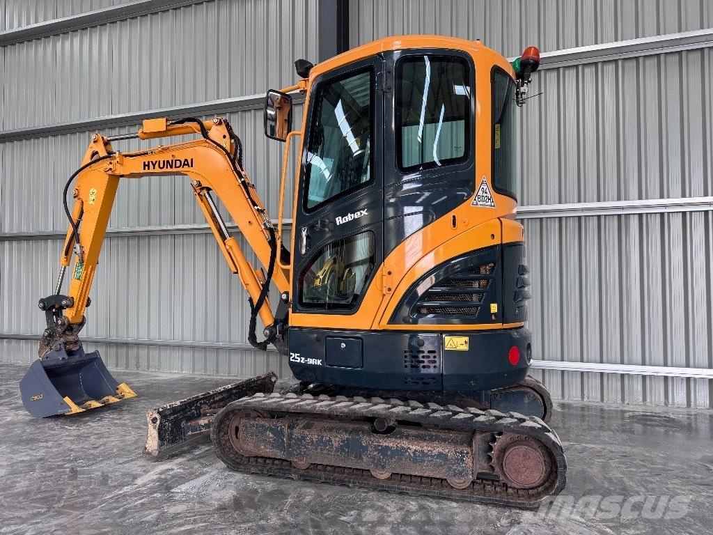 Hyundai R25Z-9 AK 小型挖掘机