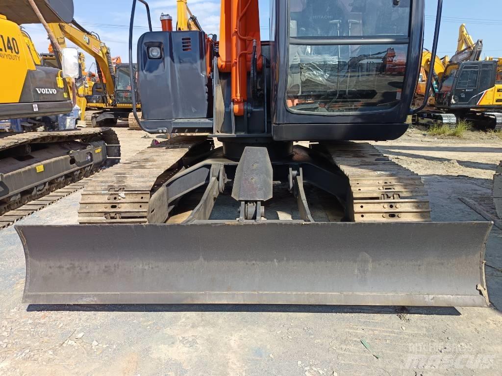 Hitachi ZX 75 中型挖掘机