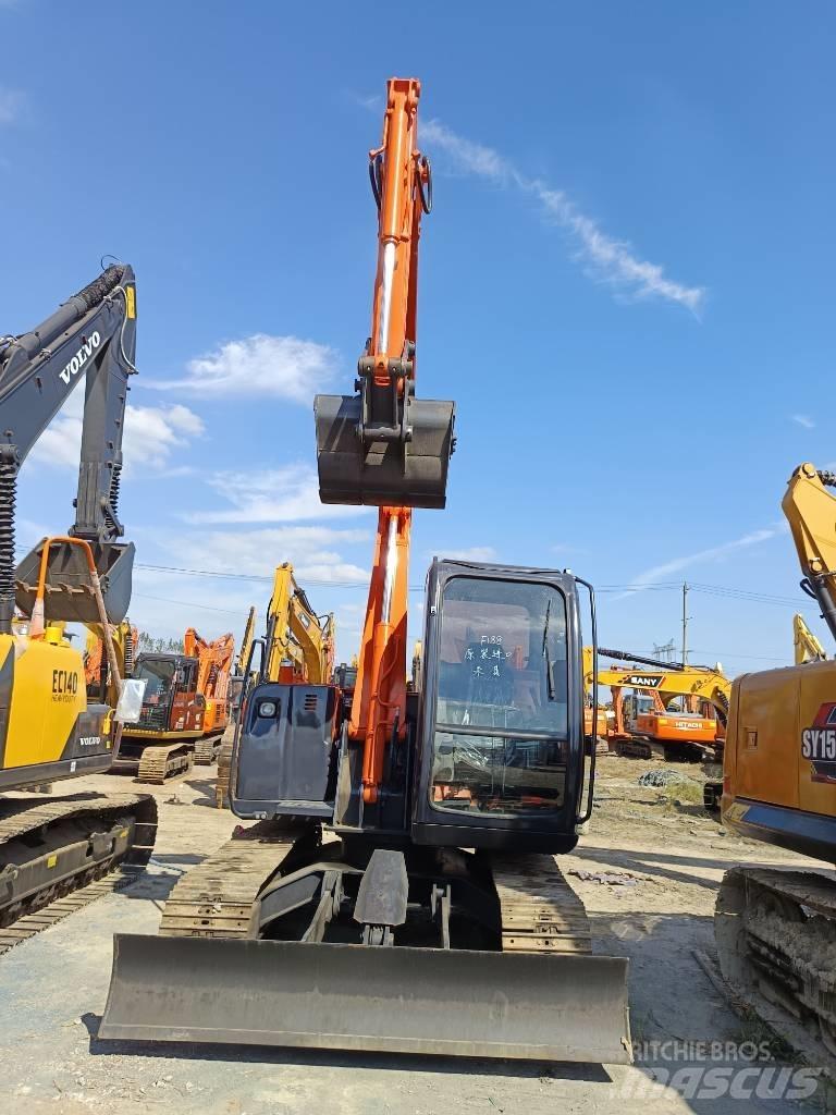 Hitachi ZX 75 中型挖掘机