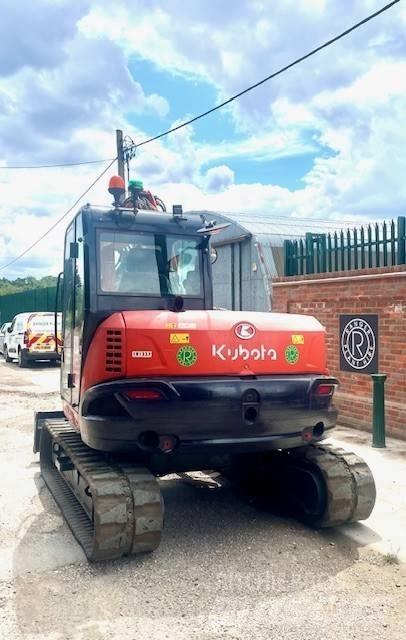 Kubota KX 080-4 中型挖掘机