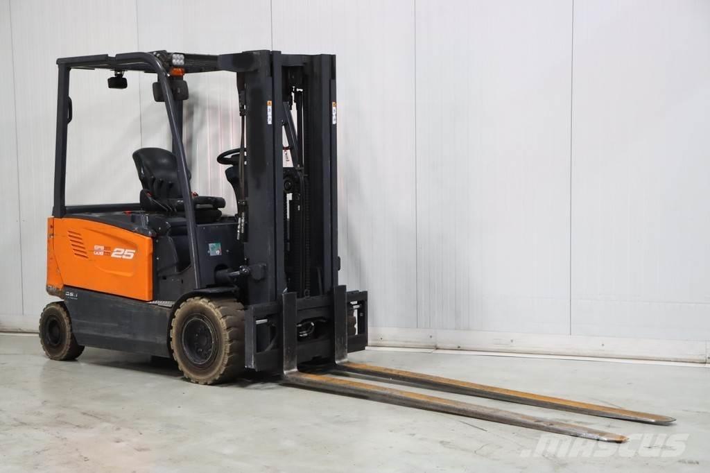 Doosan B25X-7 电动叉车