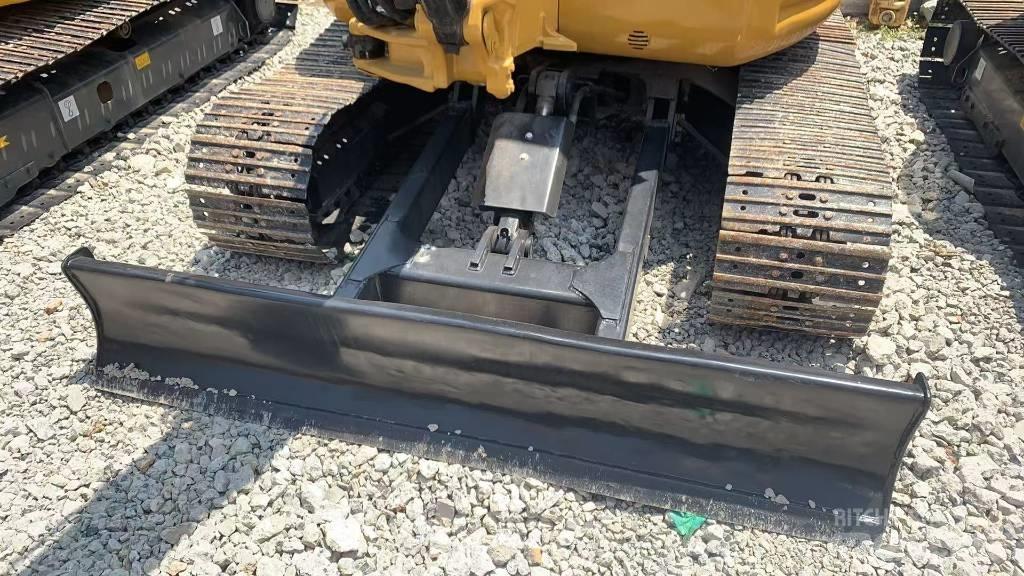 CAT 304 CR 履带挖掘机