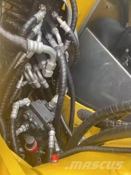 Komatsu PC70-8 中型挖掘机