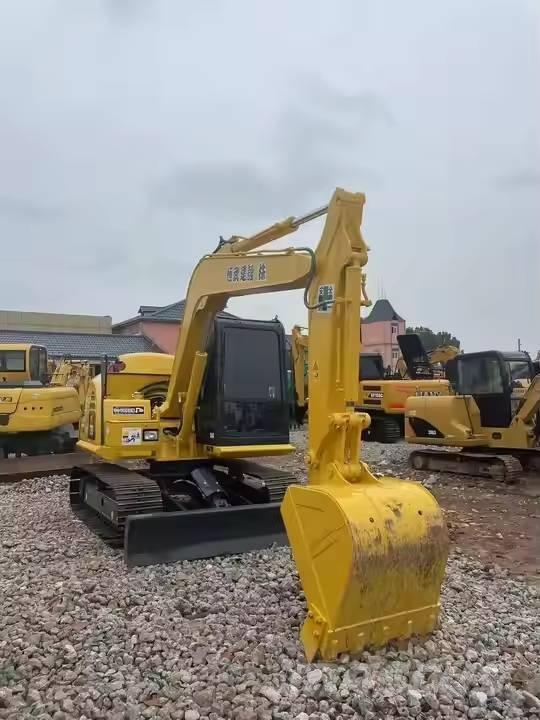 Komatsu PC70-8 中型挖掘机