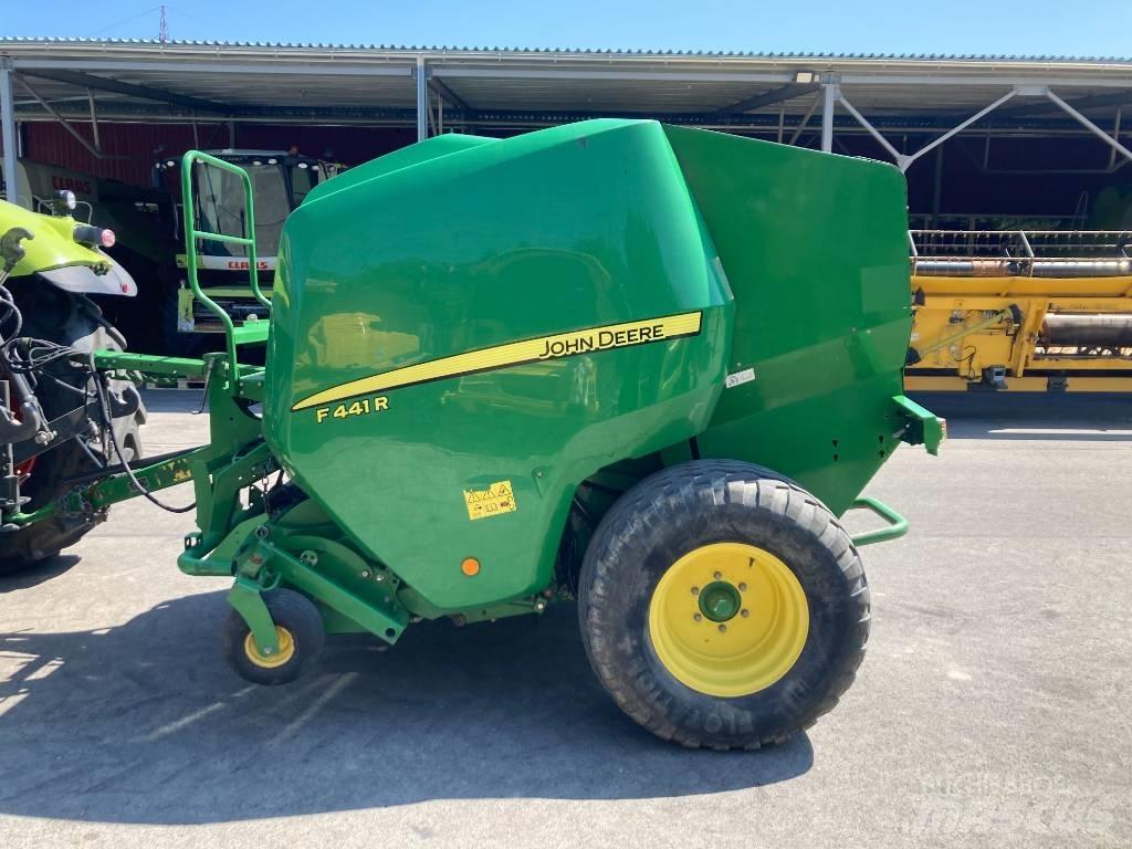 John Deere F441R 圆捆打捆机
