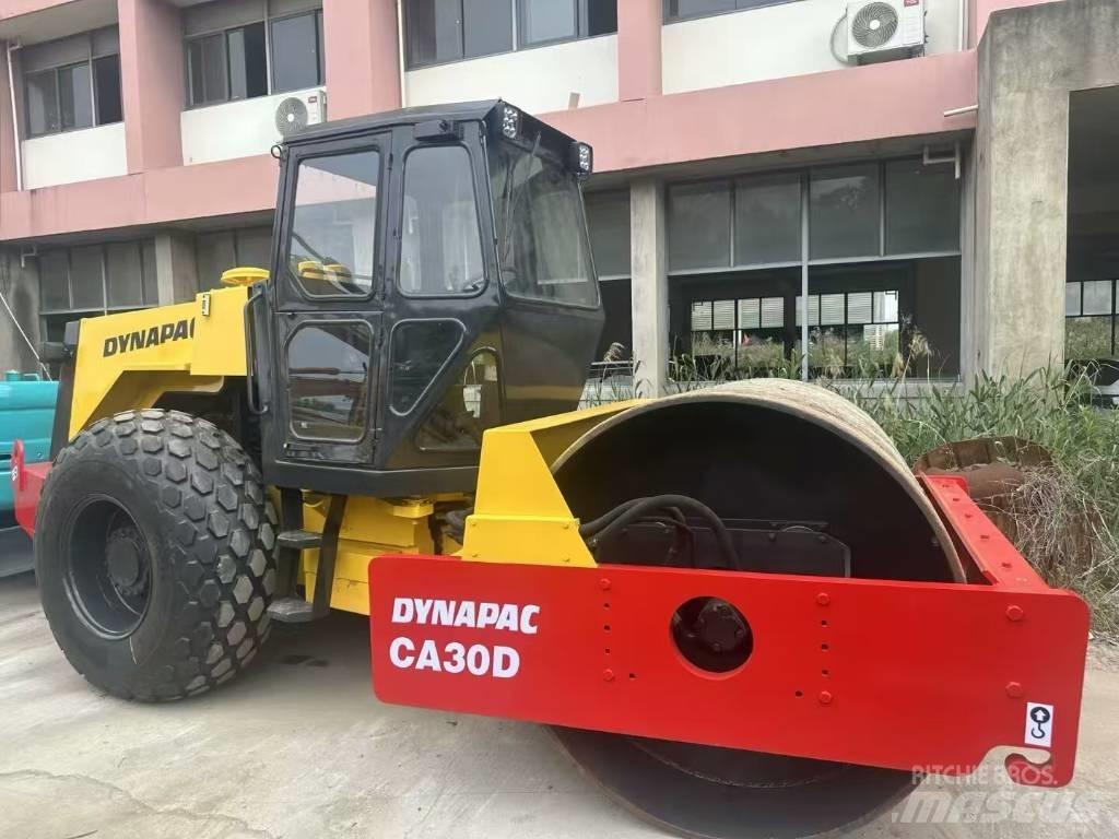 Dynapac CA 30 D 单轮压路机