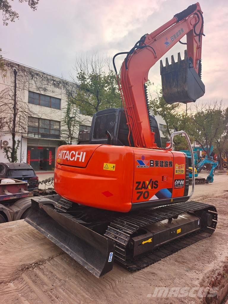 Hitachi ZX 70 中型挖掘机