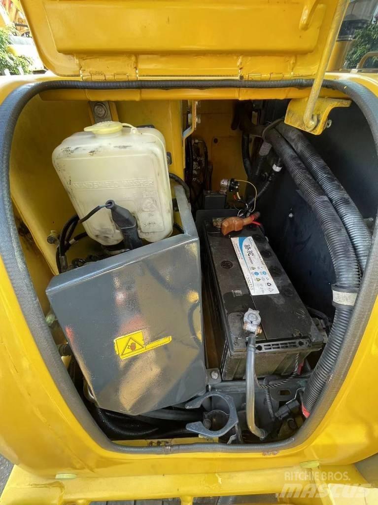 Komatsu PC 70-8 小型挖掘机