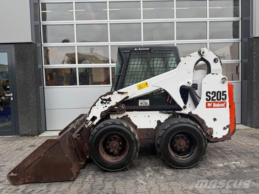 Bobcat S205 滑移装载机