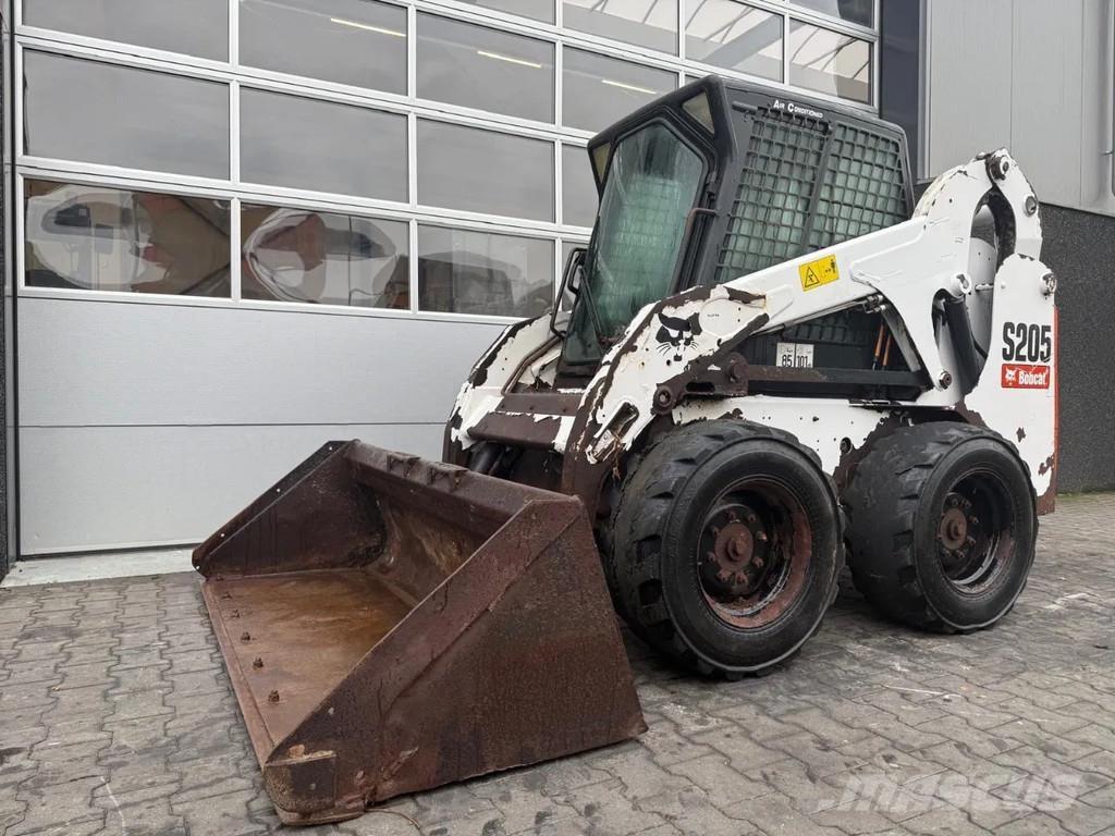 Bobcat S205 滑移装载机