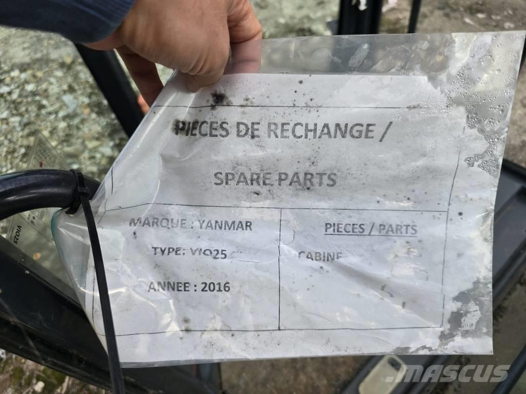 Yanmar Vio 25 Cabine 驾驶室与内部