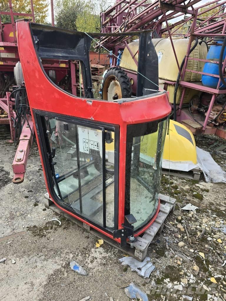 Yanmar Vio 25 Cabine 驾驶室与内部