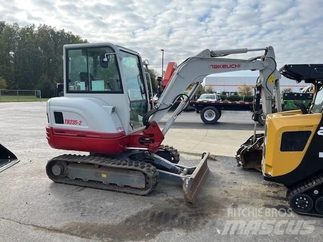 Takeuchi TB235 小型挖掘机