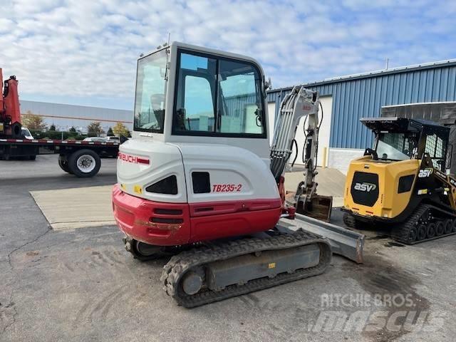 Takeuchi TB235 小型挖掘机