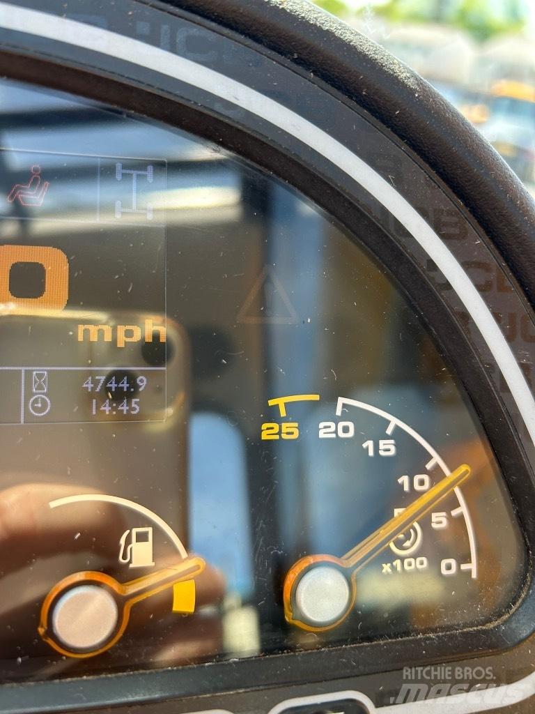 JCB 540-140 Sway / AC 伸缩臂叉装车|叉装车