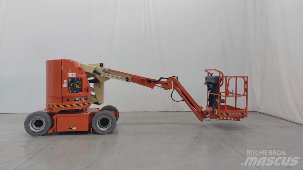 JLG E300AJP 曲臂高空工作平台