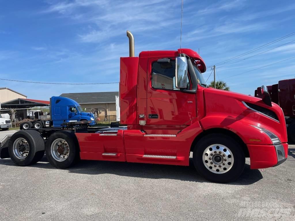 Volvo VNL64T300 牵引车