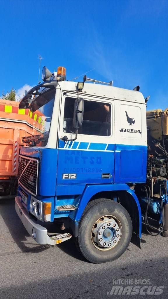 Volvo F 12 起重车