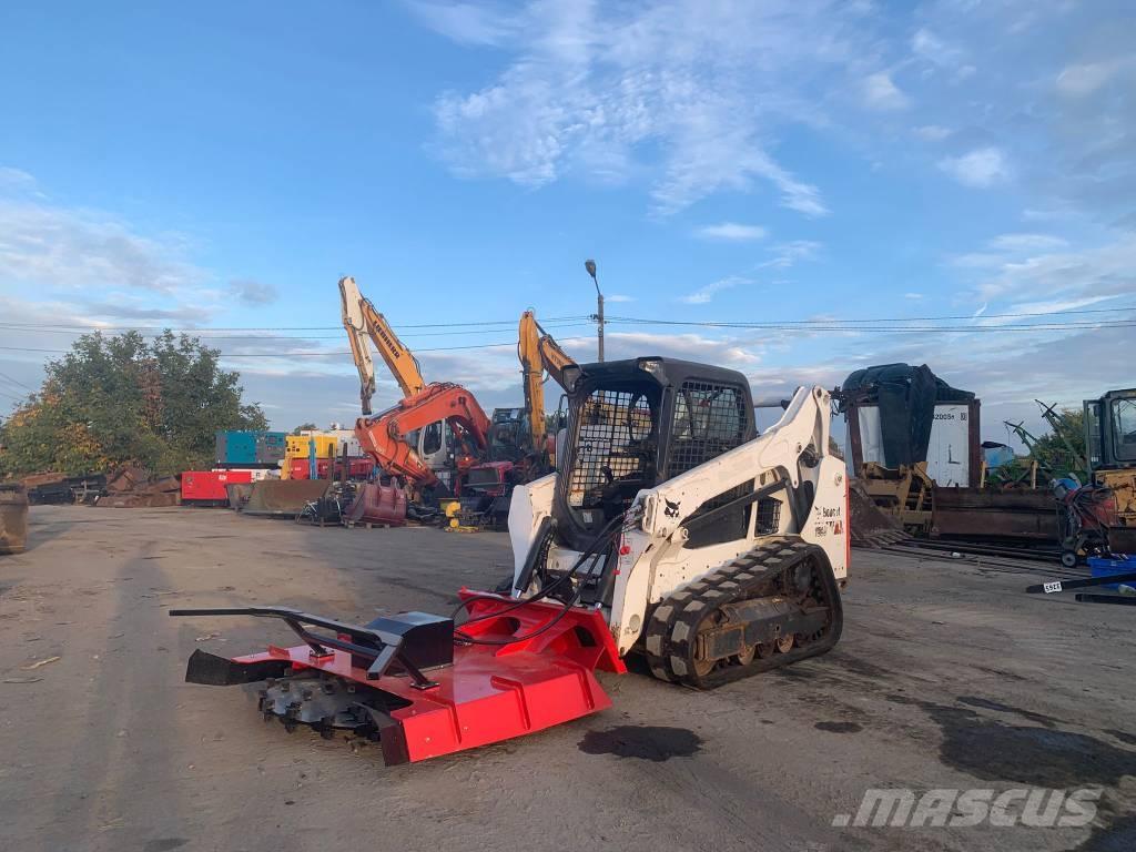 Bobcat T 590 滑移装载机
