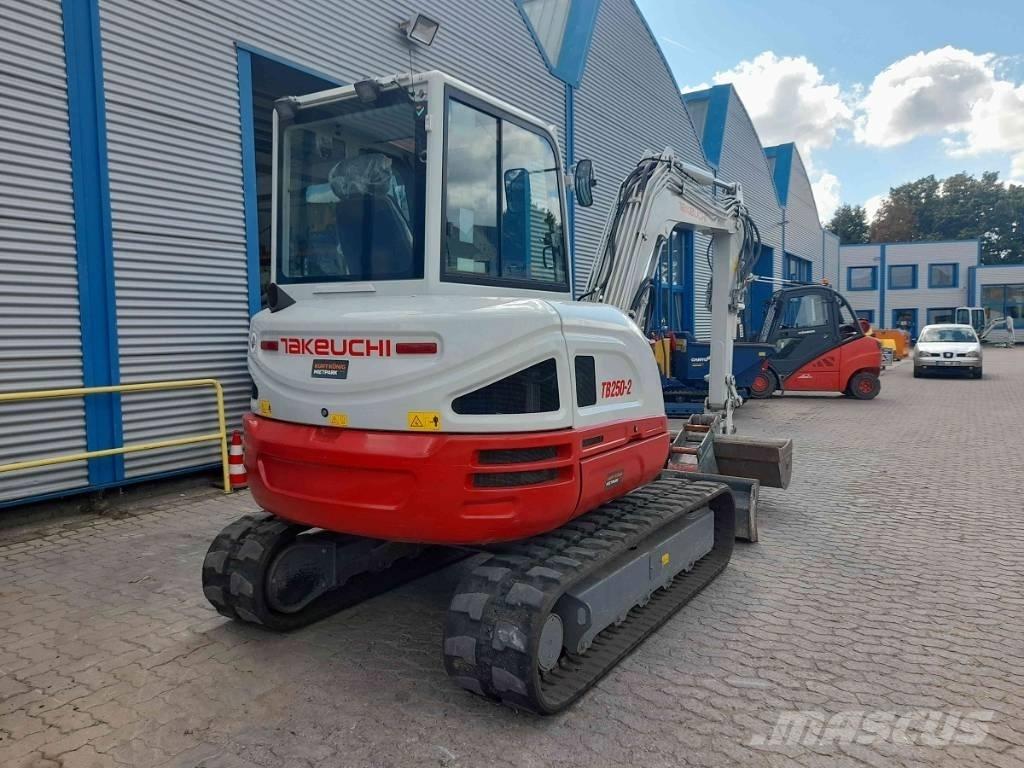 Takeuchi TB 250-2 小型挖掘机