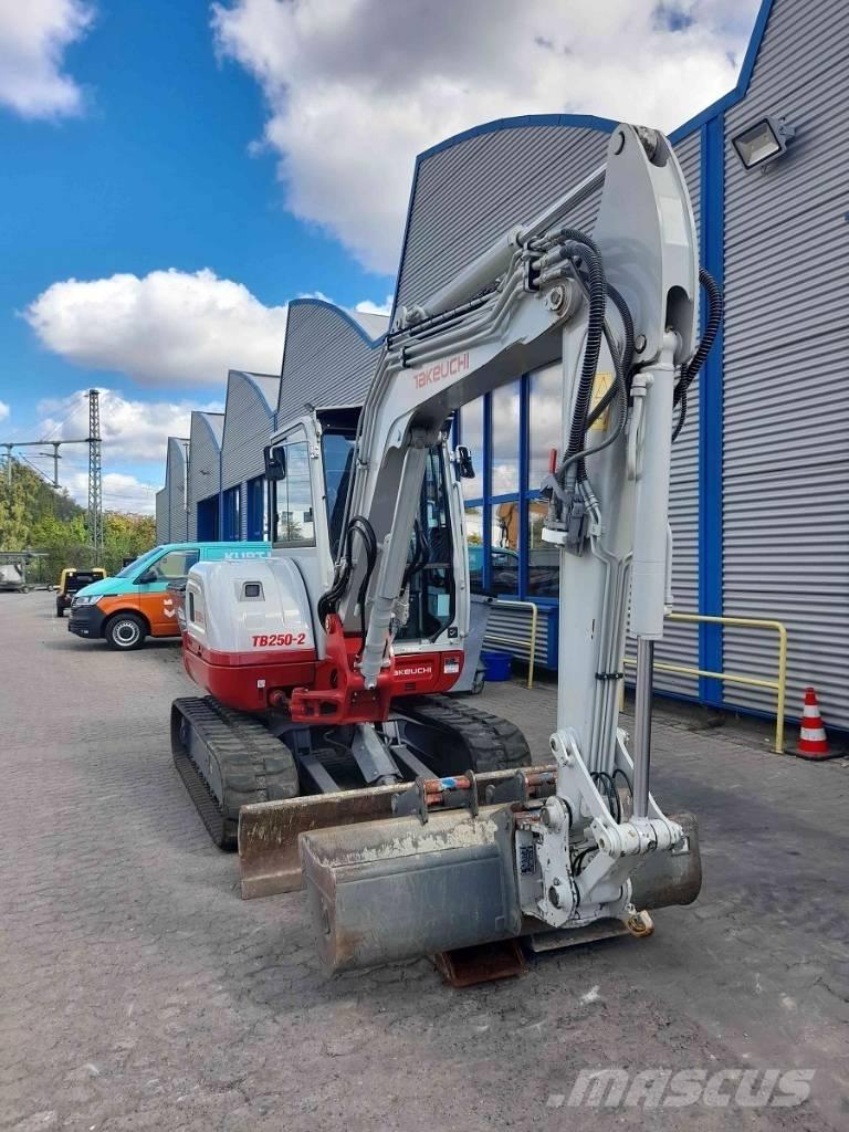 Takeuchi TB 250-2 小型挖掘机