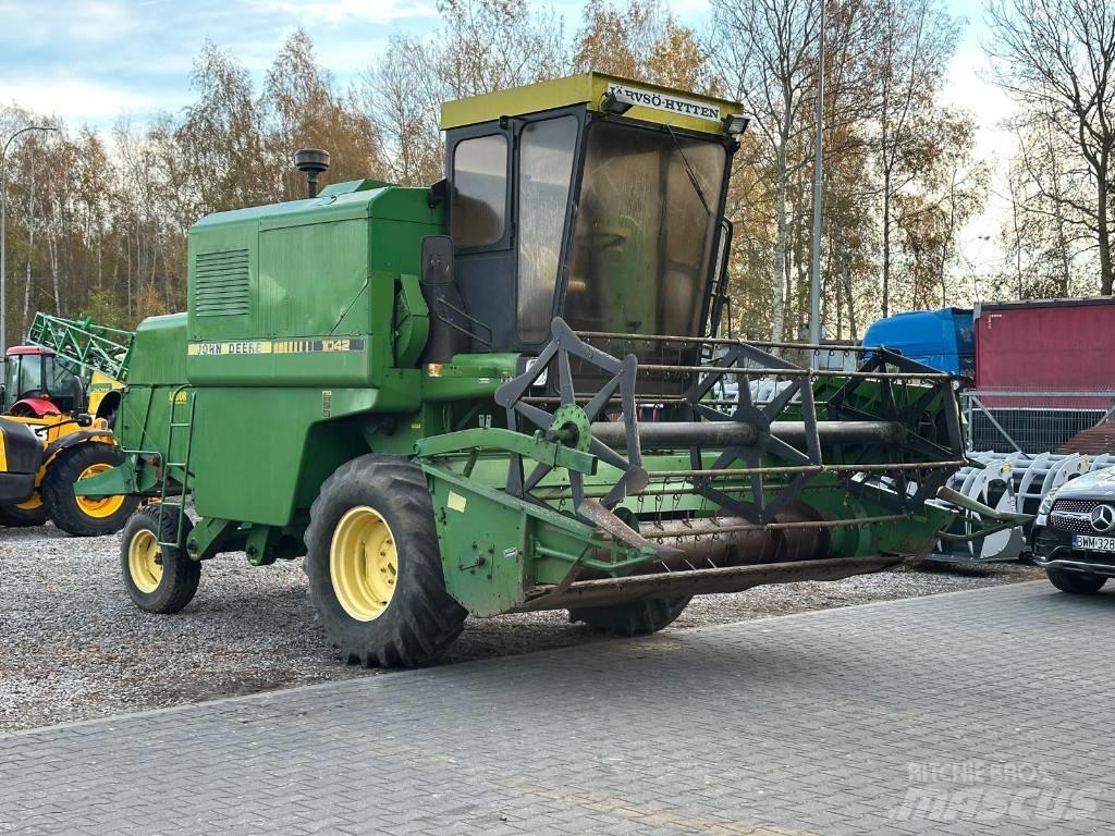 John Deere 1042 联合收割机