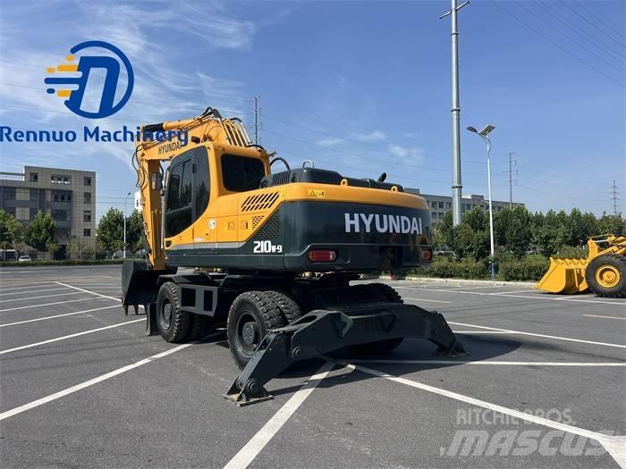 Hyundai R210W-9 轮式挖掘机