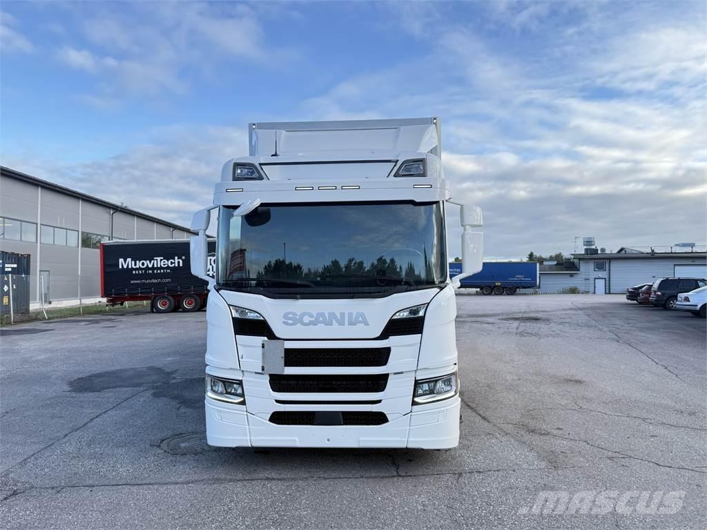 Scania P320 4X2 厢式货车