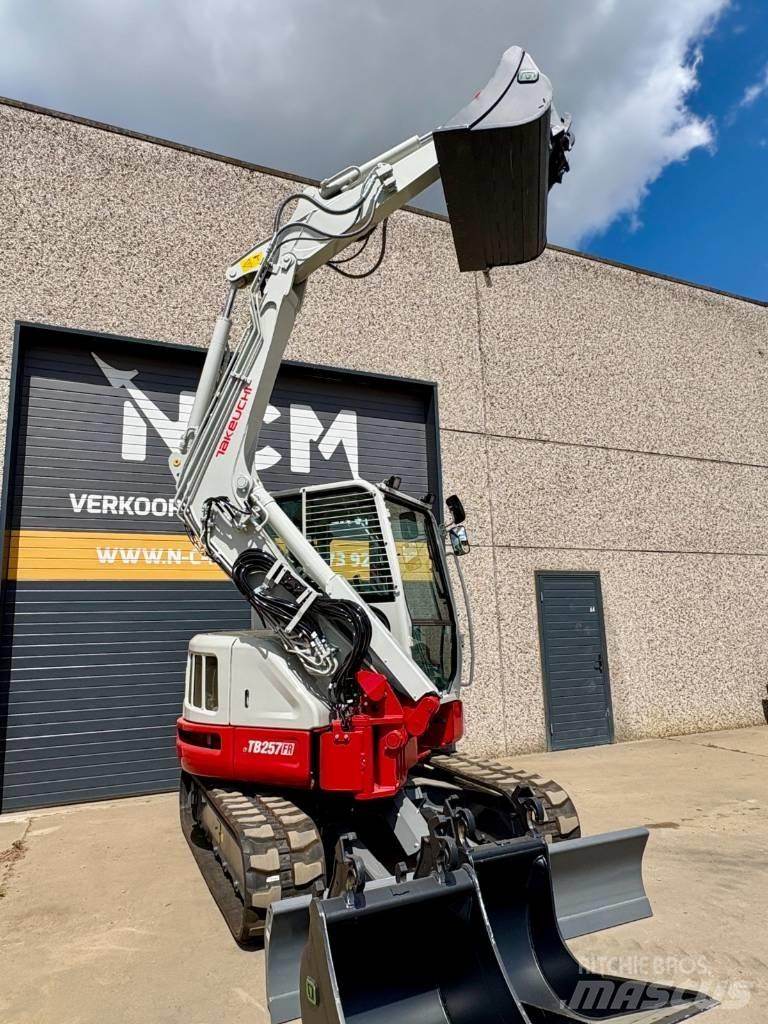 Takeuchi TB 257 FR 小型挖掘机