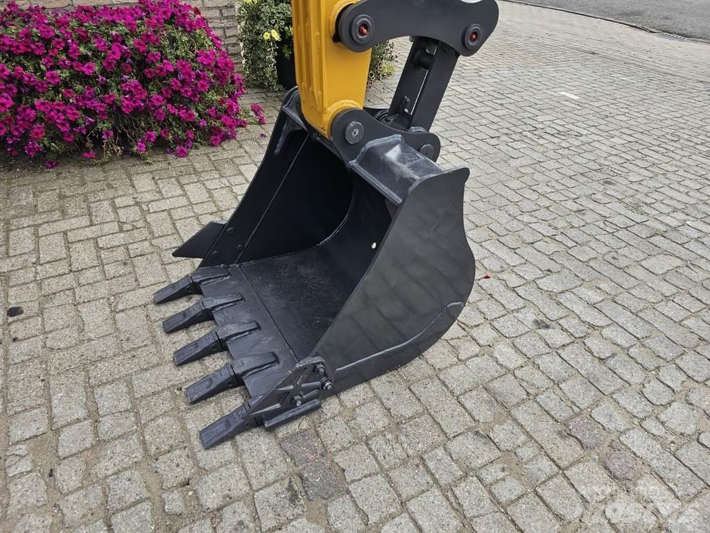 XCMG XE60GA 小型挖掘机