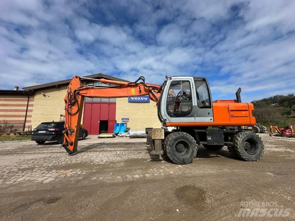 Hitachi EX 165 轮式挖掘机