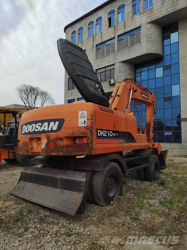Doosan DH 210 W-7 轮式挖掘机