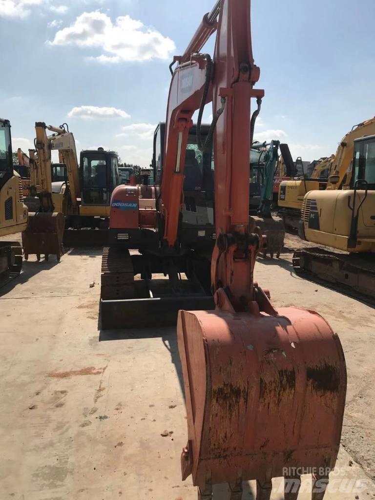 Doosan dx60 履带挖掘机