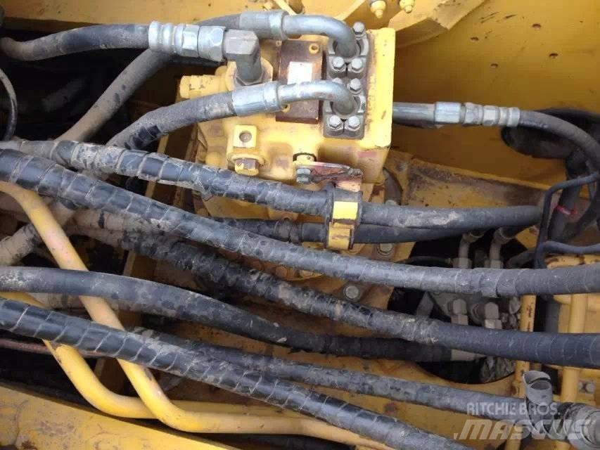 Komatsu pc220-7 履带挖掘机