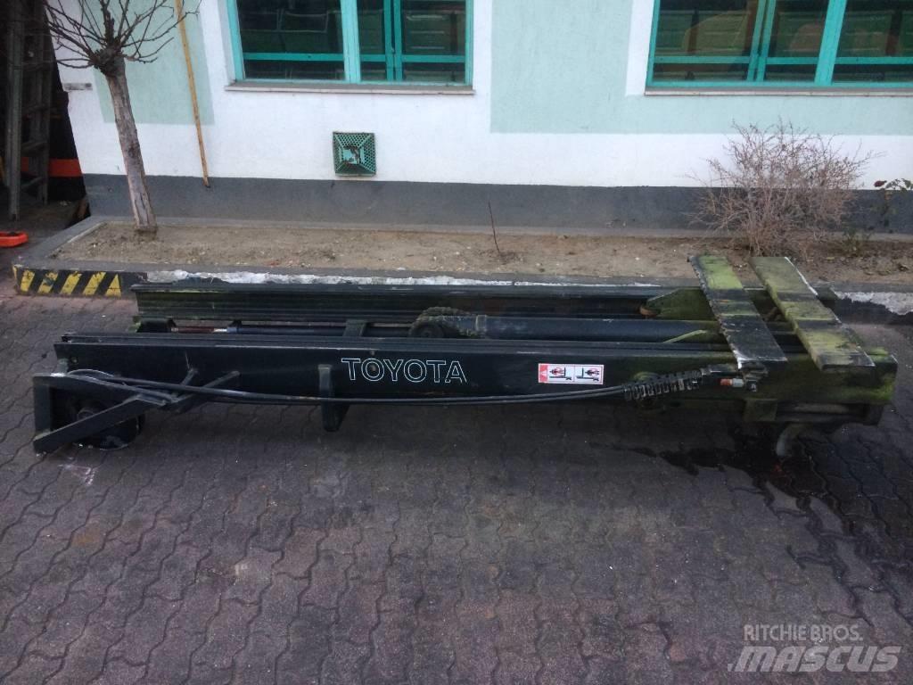 Toyota 6FD25 M-0240 桅杆