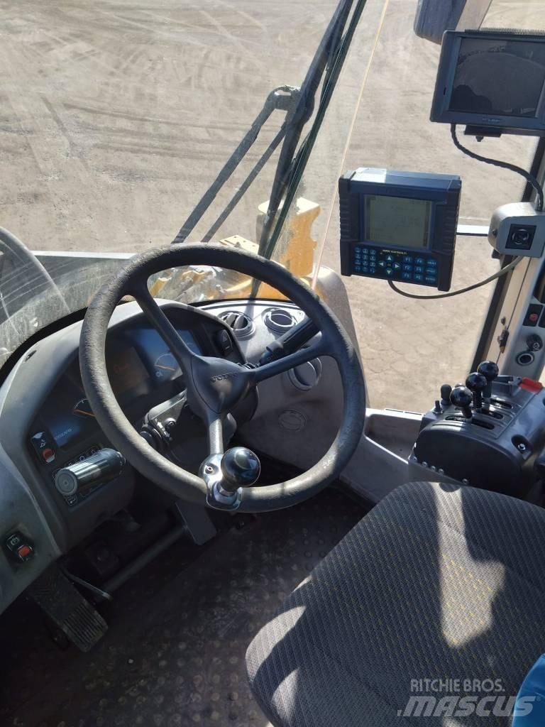 Volvo L 220 F 轮式装载机