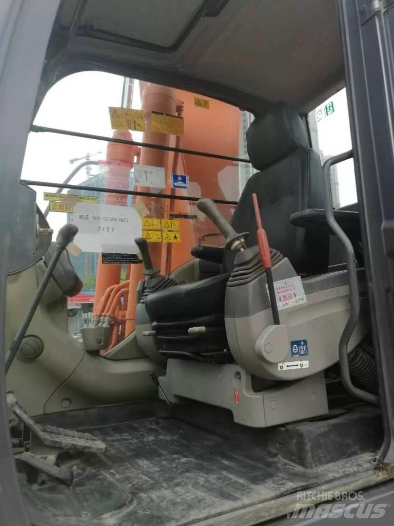 Hitachi ZX 200 履带挖掘机
