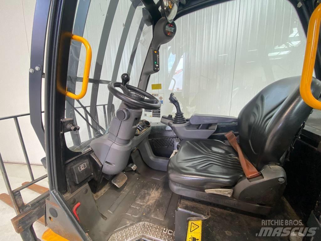 JCB TLT30-19D-2WD 柴油叉车