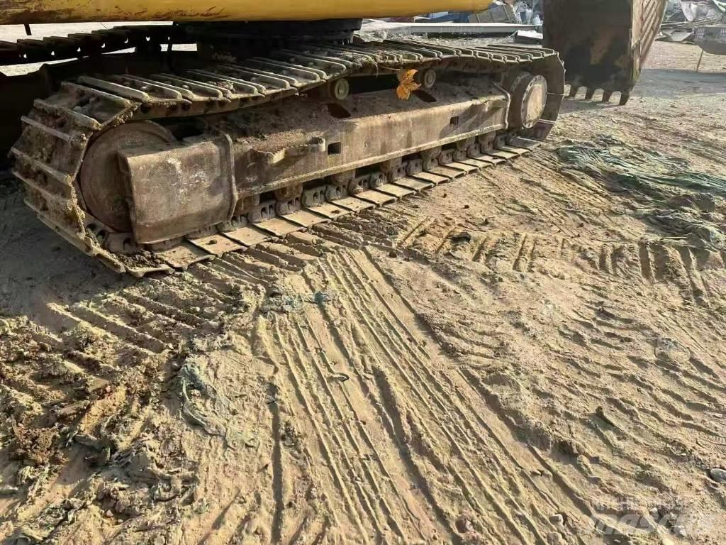 CAT 320 D2 履带挖掘机