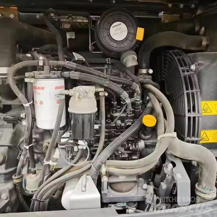 Doosan DX60W 轮式挖掘机
