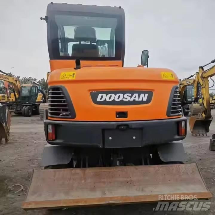 Doosan DX60W 轮式挖掘机