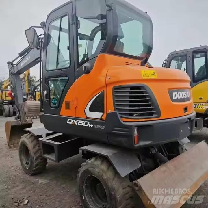 Doosan DX60W 轮式挖掘机
