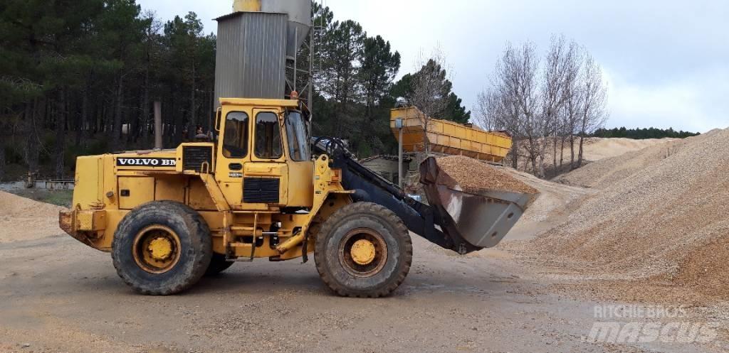  Cargadora volvo L90 小型装载机