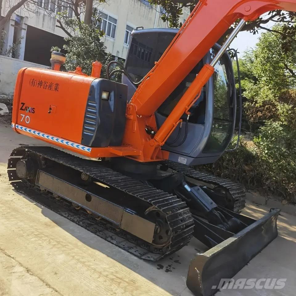 Hitachi ZX70 中型挖掘机