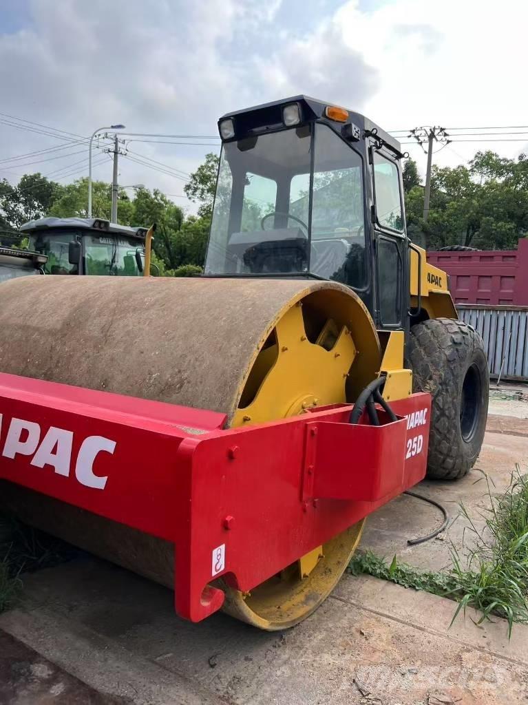 Dynapac CA 25 D 单轮压路机