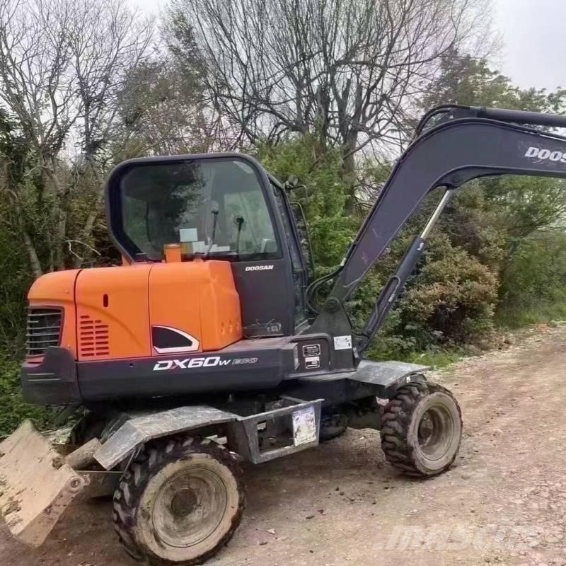 Doosan DX60W 轮式挖掘机
