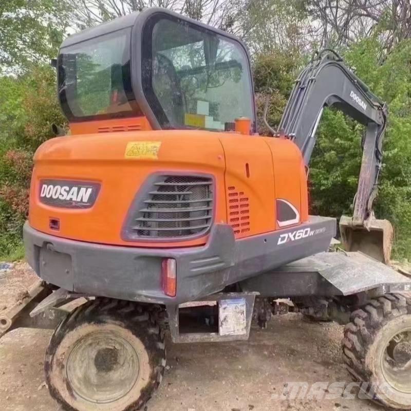 Doosan DX60W 轮式挖掘机